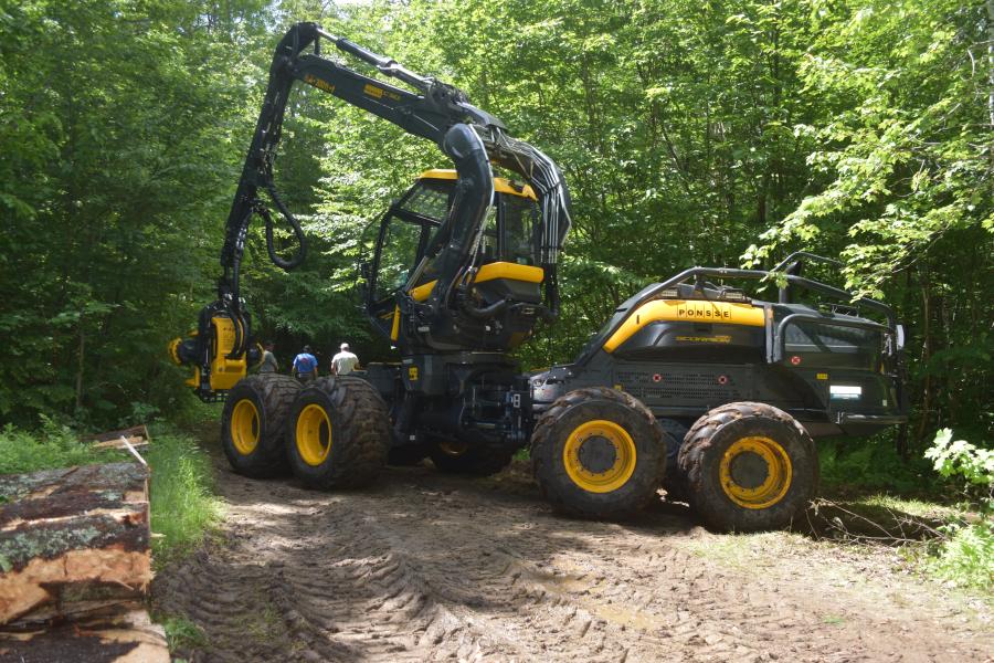 A wooded area of rural New Hampshire provided an ideal setting for Chadwick-BaRoss and representatives of Ponsse to demonstrate the Scorpion King harvester and the Buffalo forwarder.
(CEG photo)
