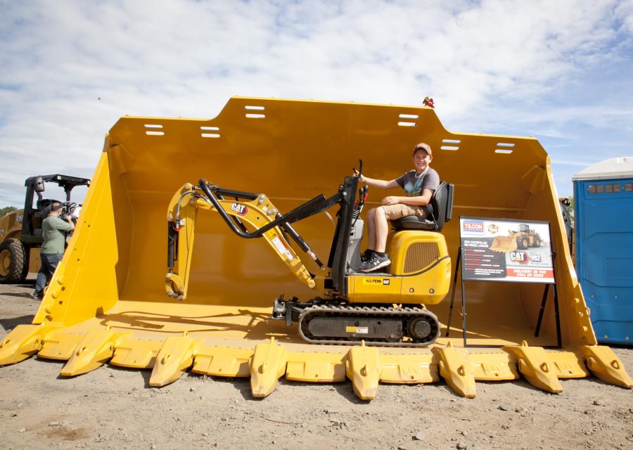 Caterpillar excavators come in a range of sizes. Here, the Cat 302 mini (approximately 5,000 lbs.) shares space with a Cat 374 (approximately 158,000 lbs.).
(CEG photo) 