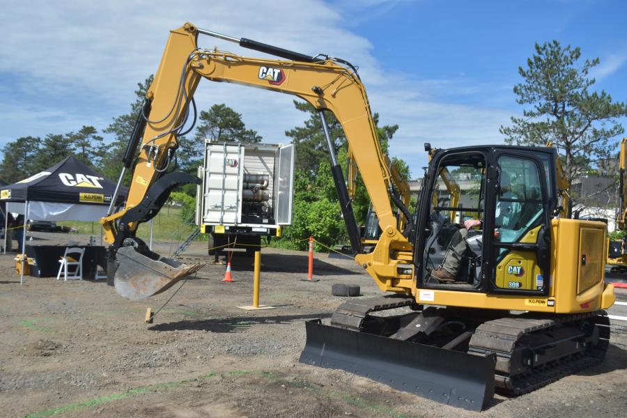 Willing participants competed in an excavator operator challenge.
(CEG photo) 