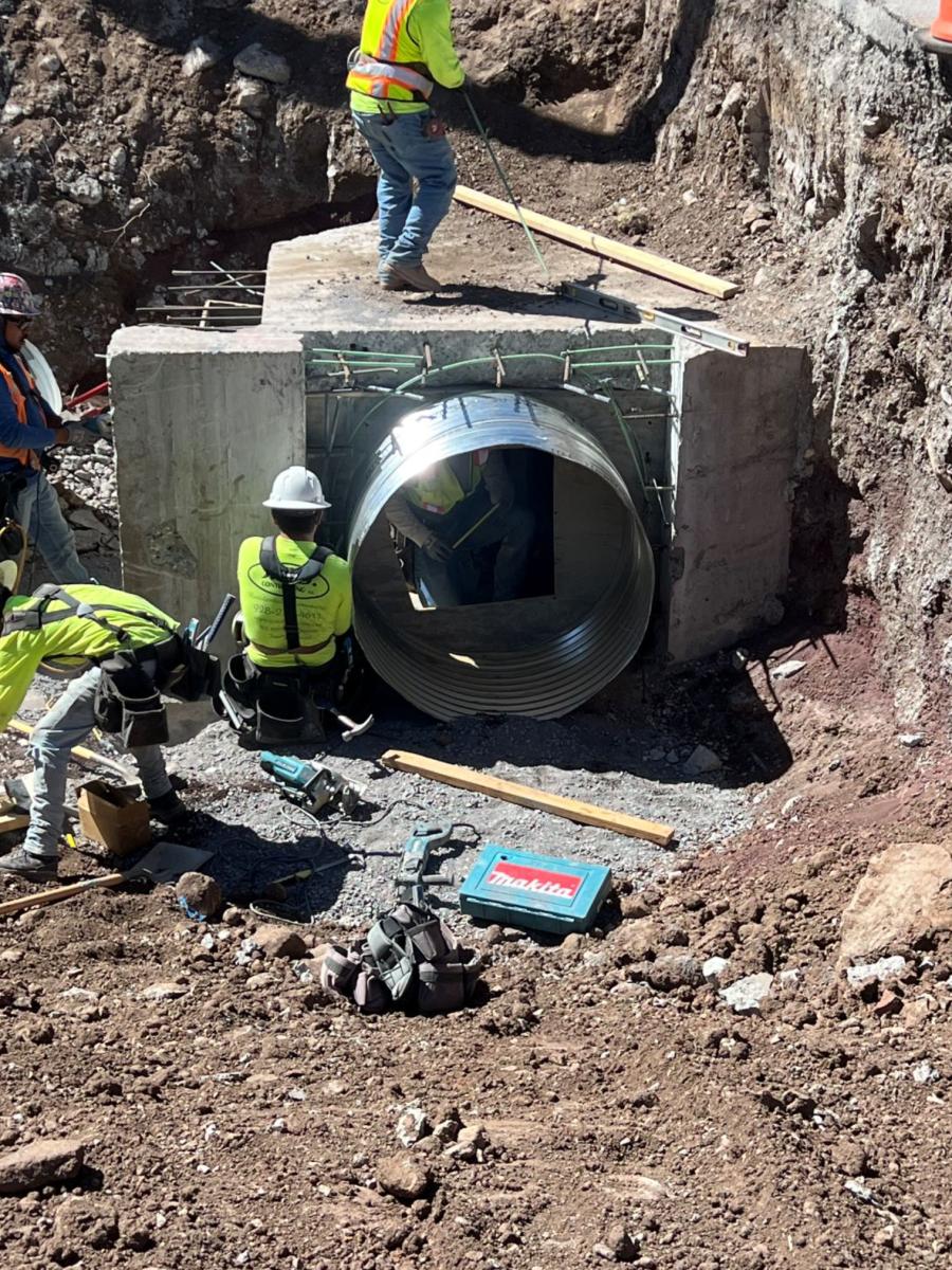 ADOT and the city of Flagstaff collaborated on an accelerated project to repair the existing drainage pipe and add a second nearby 48-in. interim pipeline. Flagstaff provided an easement for the new pipeline.
(Photo courtesy of ADOT.)