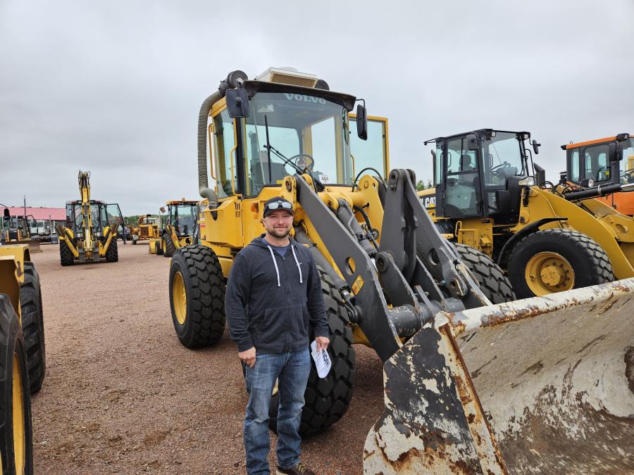 Jeremy Driscoll of Driscoll Farms was looking over this Volvo L50C wheel loader to add to his fleet.
(CEG photo)