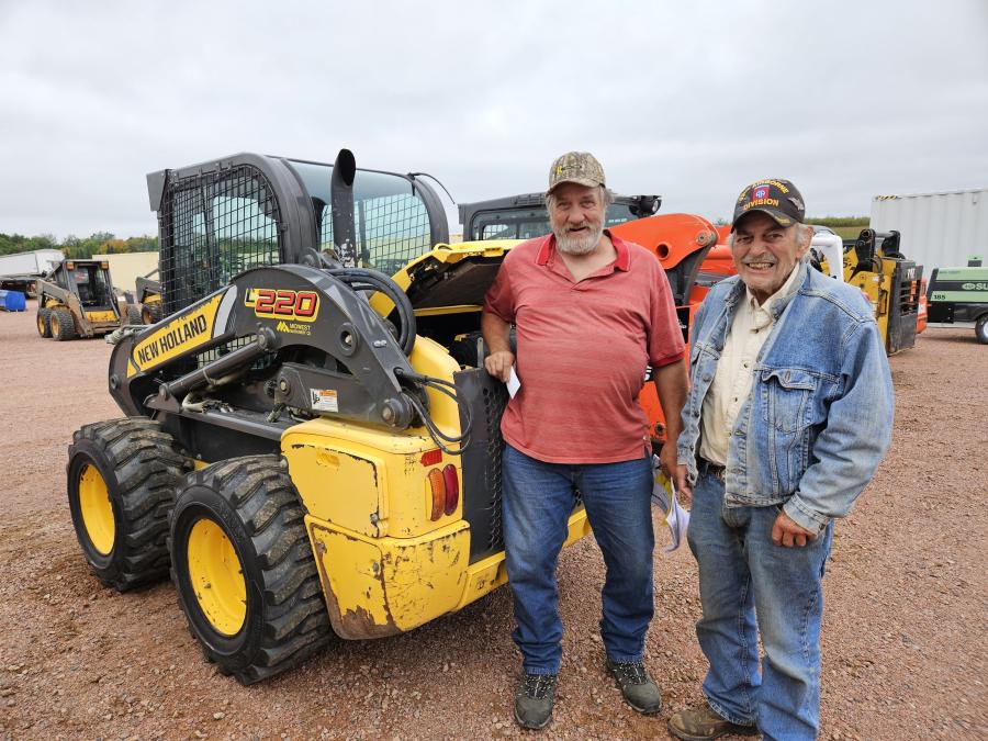 Mark Vingel (L) and Larry DuBore were checking out the engine of this New Holland L220 skid steer.
(CEG photo)