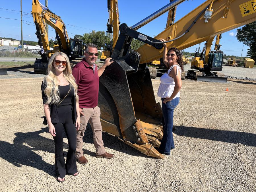 (L-R): Katherine Moss and Steven Blanton, both of Blanton Sitework & Utility, Charlotte, N.C., learn about Leica products from Jamie Fore of Transit & Level Clinic.
(CEG photo)
