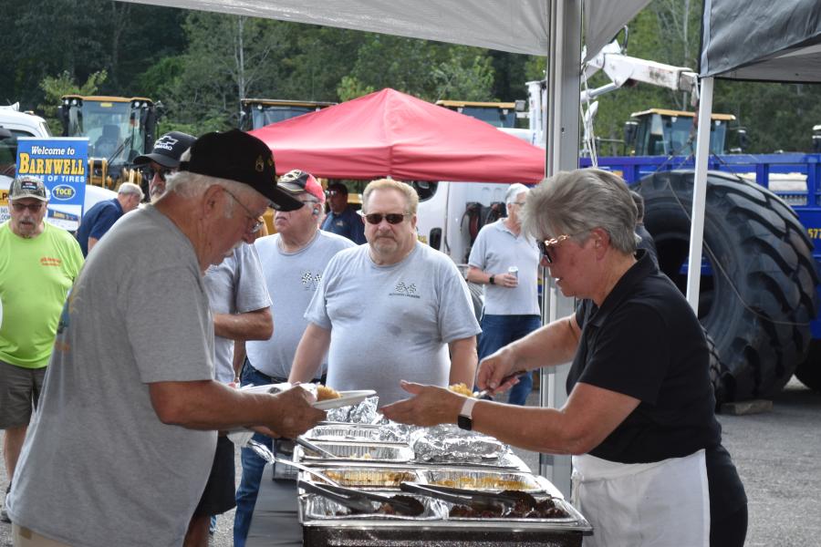 A delicious barbecue lunch was provided to attendees, compliments of H.O. Penn.
(CEG photo) 