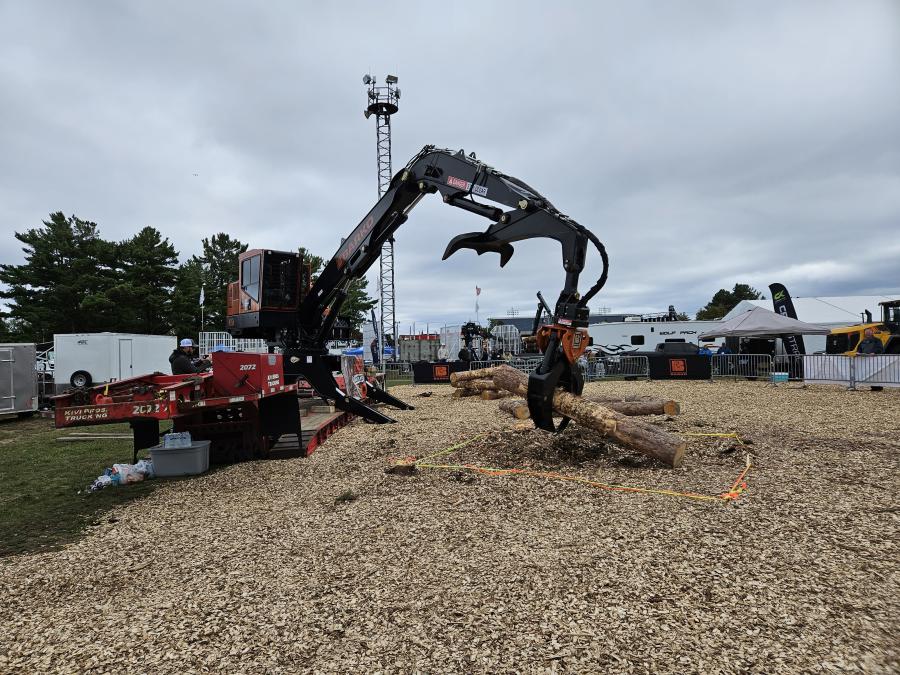 At the BARKO booth, attendees saw this 495B log loader demonstrate what it can do. 
(CEG photo)