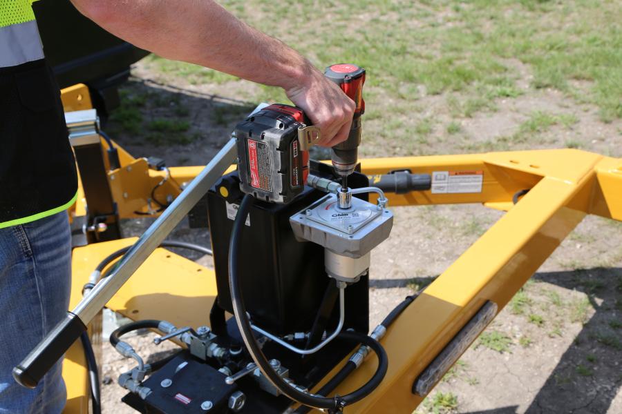 With this new feature, operators no longer need to worry about pumping a reel by hand. Instead, the drill does all the hard work — raising a 2,000-lb. reel from the ground to a loaded position in under 25 seconds.