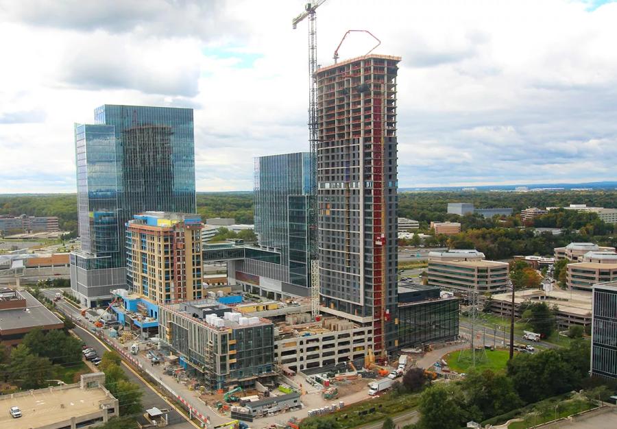 When complete, the residential high-rise will deliver 464 units built over a podium containing ground-floor retail, 44 loft-style residential units, and 80,000 sq. ft. of office space across four stories. The building will also feature five levels of above- and below-grade parking. (Clark Construction photo)