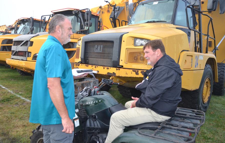 Deep in discussion on some of the iron about to be auctioned are Gary Morris (L) of Guettler & Sons Construction/Southwest Machinery, Fort Pierce, Fla., and Joe Guillot, Jeff Martin Auctioneers regional sales manager. 
(CEG photo)