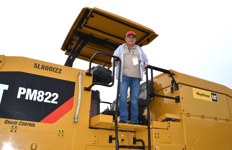 High atop a Cat PM822 cold planer in the sale lineup is Oscar Rios of Rios Machinery, McAllen, Texas.
(CEG photo)
