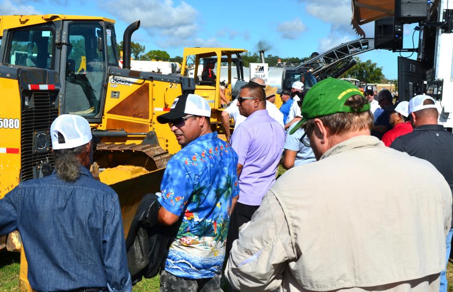 A large crowd of onsite bidders turned out for this sale.
(CEG photo)