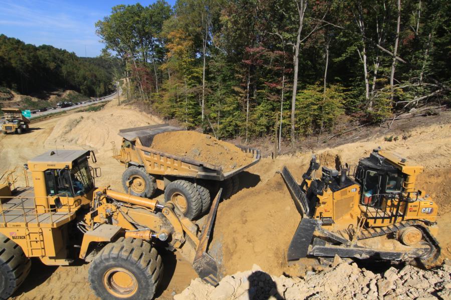 Bizzack moves on average 20,000 to 24,000 yds. of material every day on the Wolfe County segment of the Mountain Parkway Expansion in Kentucky.
(Boyd CAT photo)