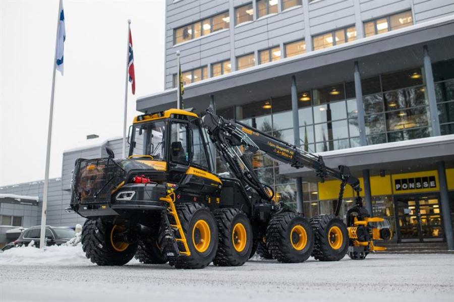 Ponsse's 20,000th machine, a Bear harvester with H8 harvester head, went to Norway's Lågen Skogsdrift AS.