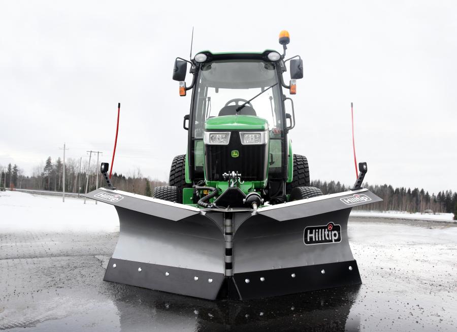 Available in six models ranging from 5.5 to 8.6 ft. wide, VTR snowplows have a curved, powder-coated snow blade to create an optimal snow-rolling effect.