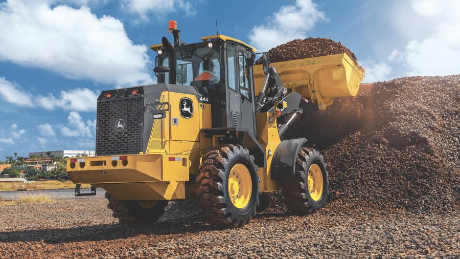 The versatility and ruggedness of the 444 G-Tier are similar to the previously introduced 544 and 644 G-Tier machines, but at a lower operating weight and smaller size.