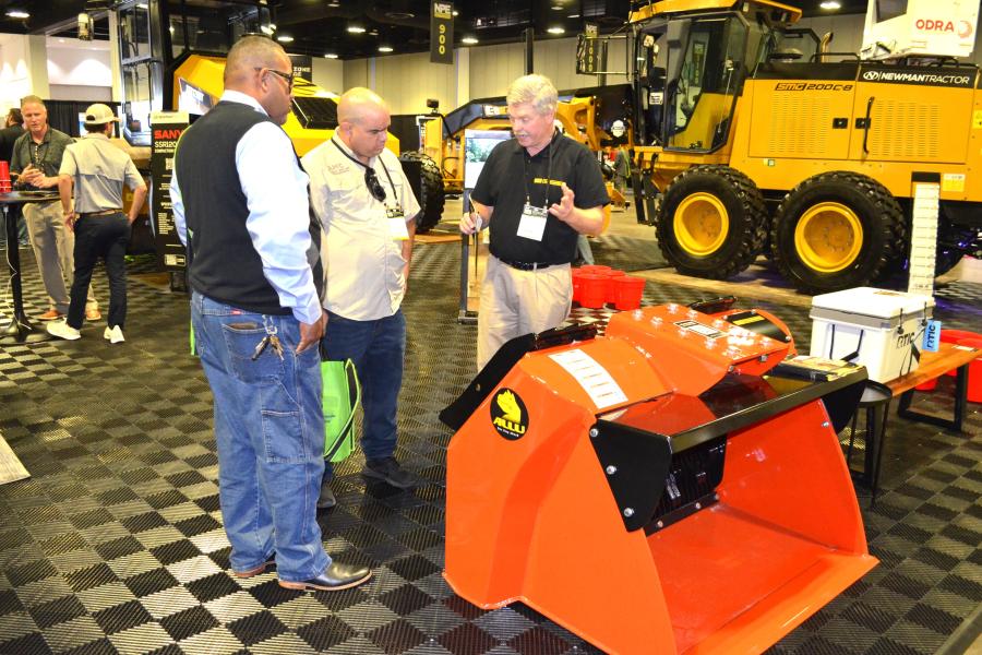 ALLU’s Darin Harn (R) fields questions on the ALLU Transformer crushing and screening buckets from interested attendees during the Expo. (CEG photo)