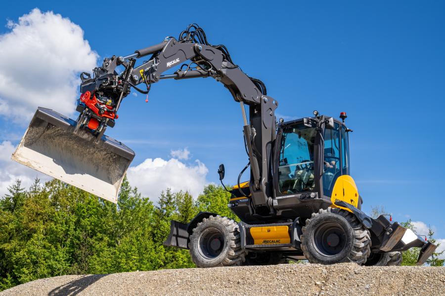 The Mecalac MR50 and MR60 Tiltrotators allow for a 360-degree rotation in both directions as well as a 40-degree tilt left and right for various attachments.